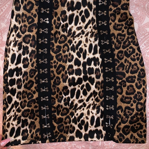 Cheetah printed skirt - Picture 2 of 4